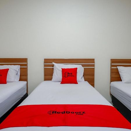 Hotel Reddoorz Near Living Plaza Purwokerto Esterno foto