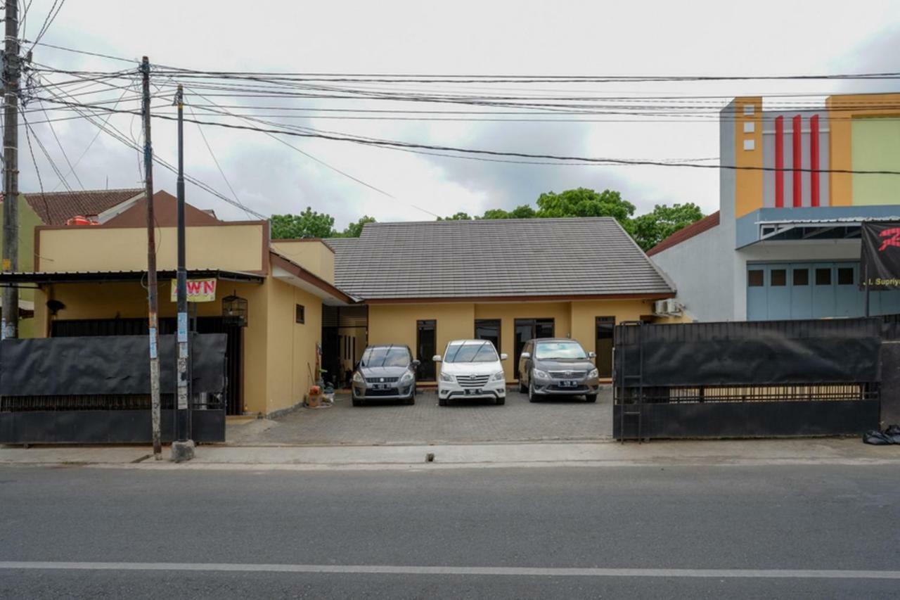 Hotel Reddoorz Near Living Plaza Purwokerto Esterno foto
