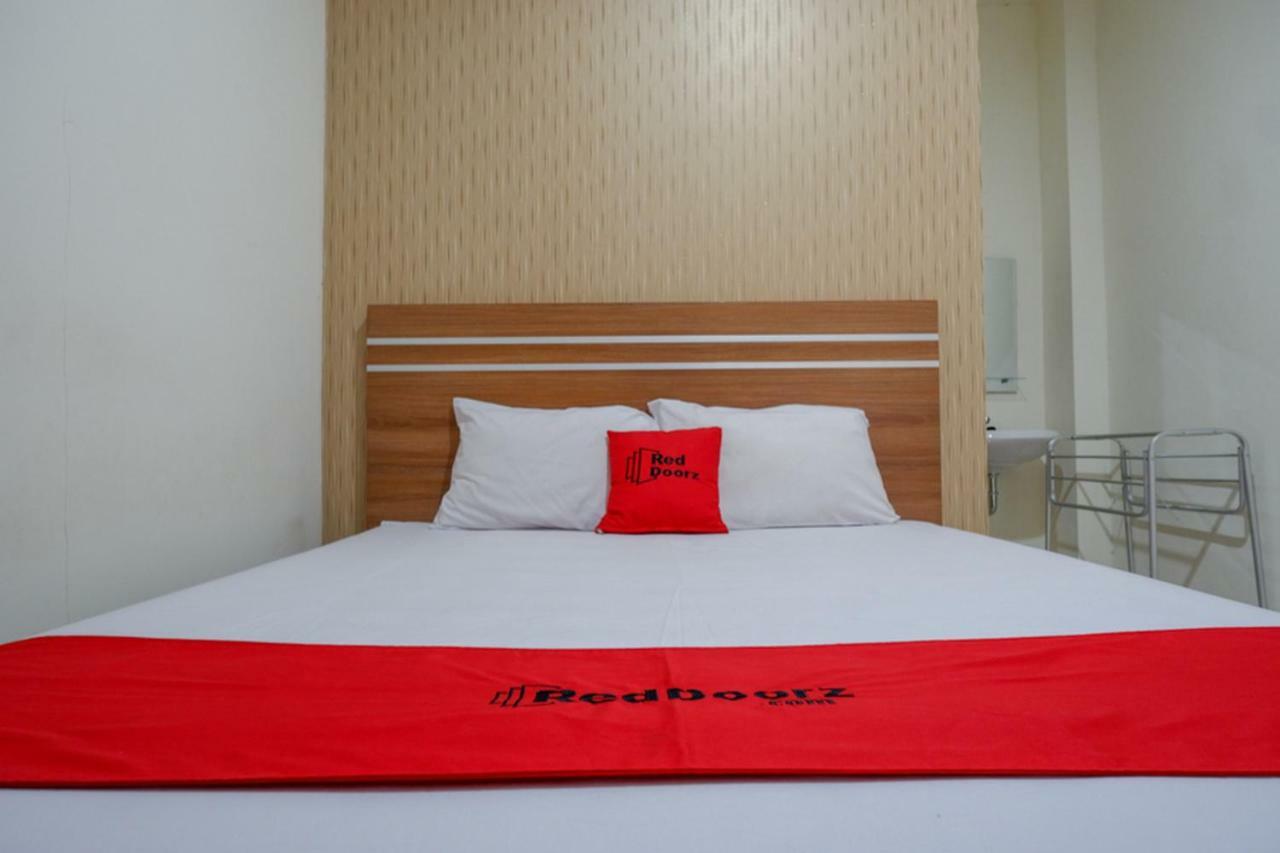 Hotel Reddoorz Near Living Plaza Purwokerto Esterno foto