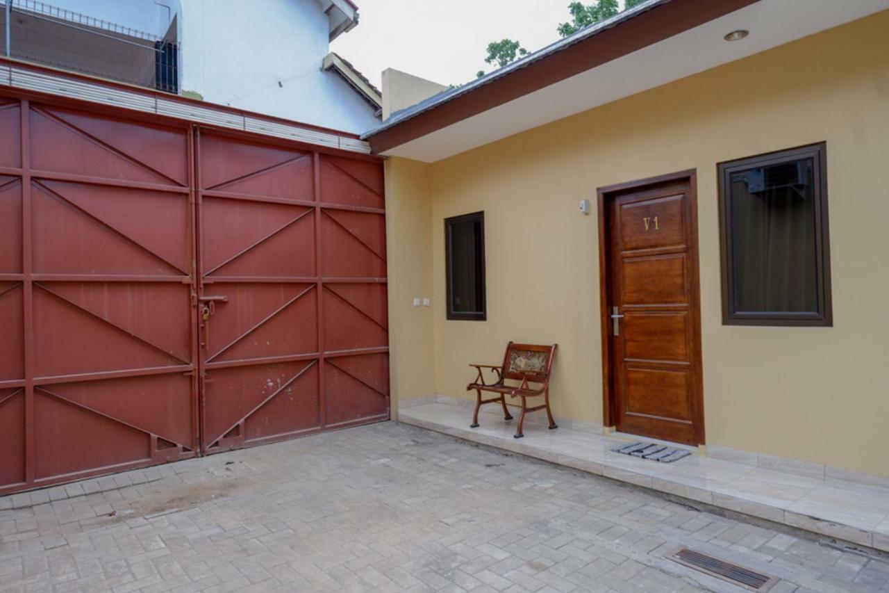 Hotel Reddoorz Near Living Plaza Purwokerto Esterno foto