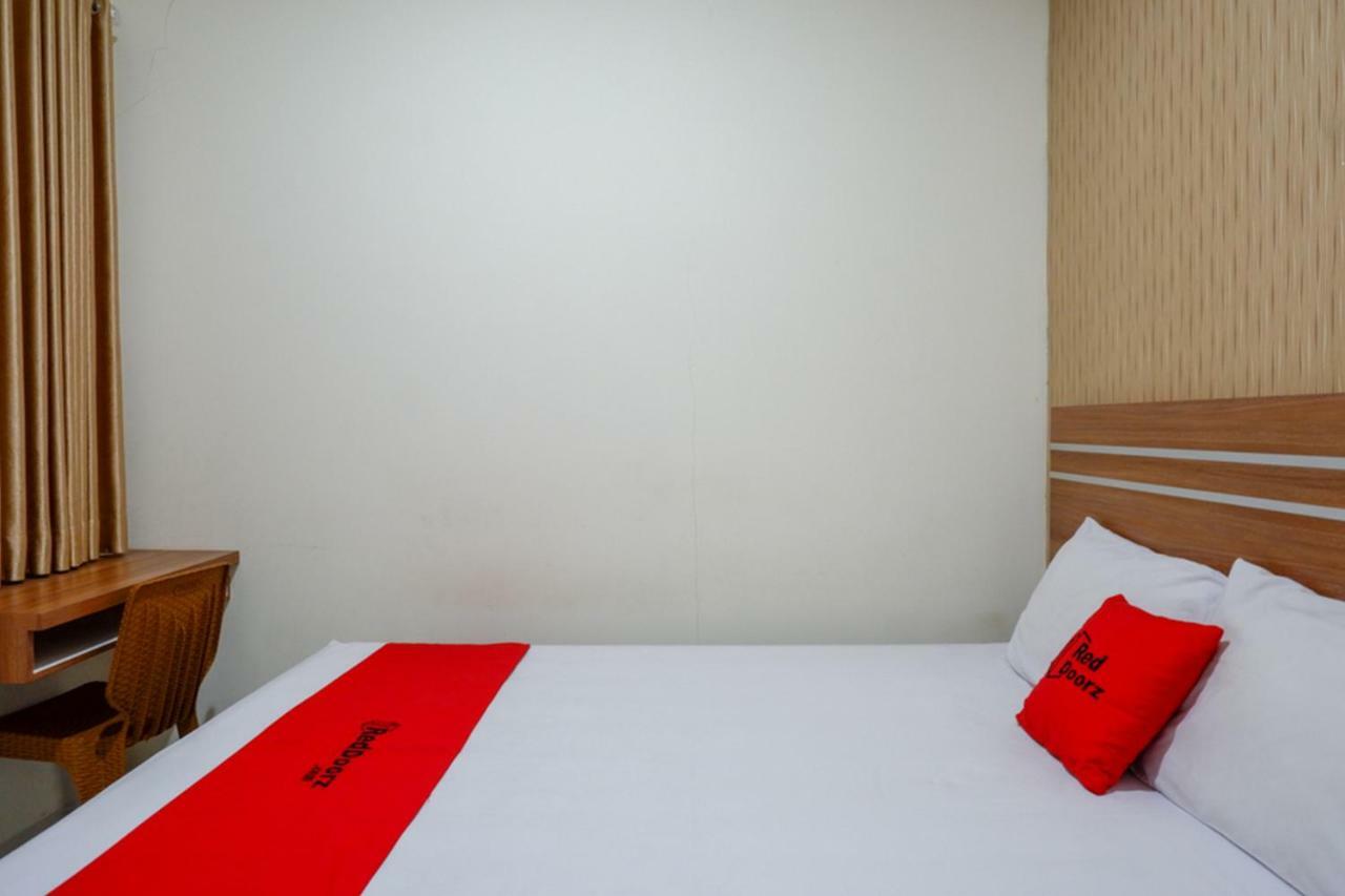 Hotel Reddoorz Near Living Plaza Purwokerto Esterno foto