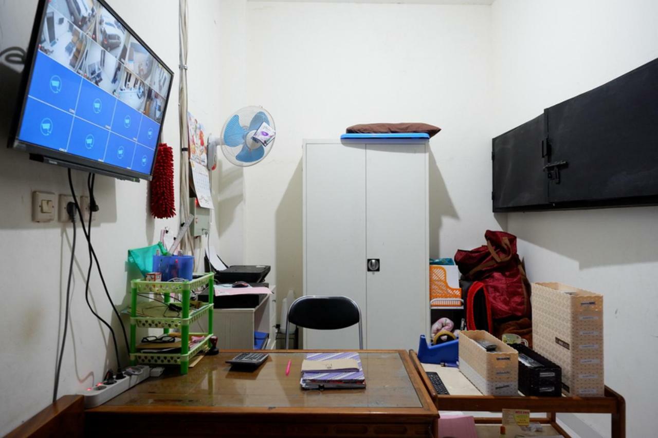 Hotel Reddoorz Near Living Plaza Purwokerto Esterno foto