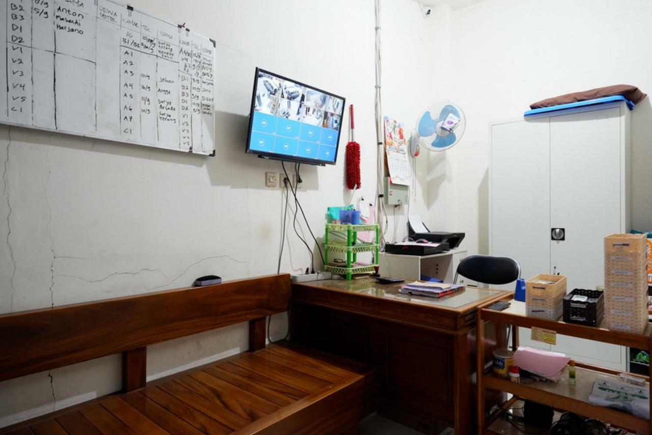 Hotel Reddoorz Near Living Plaza Purwokerto Esterno foto