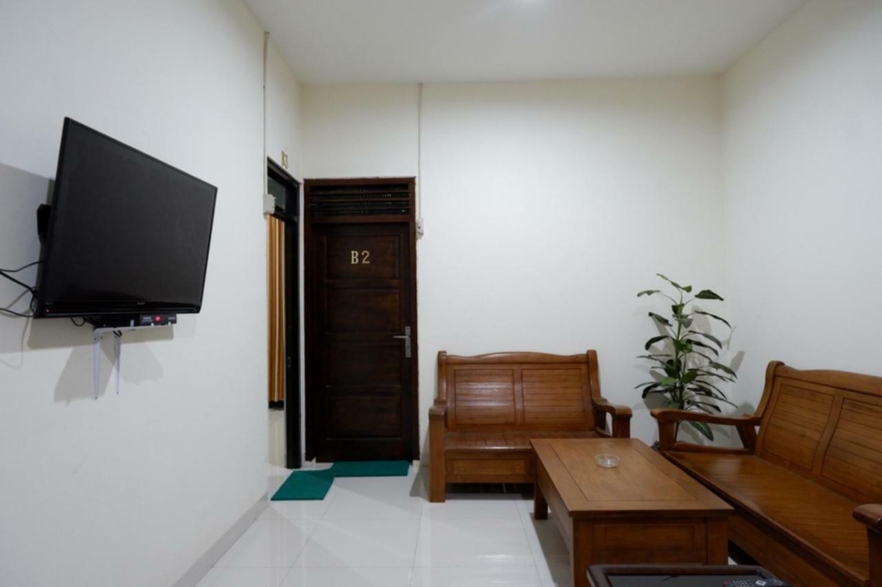 Hotel Reddoorz Near Living Plaza Purwokerto Esterno foto