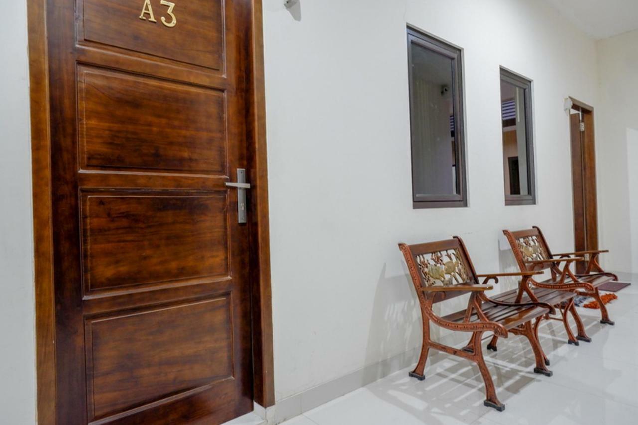 Hotel Reddoorz Near Living Plaza Purwokerto Esterno foto