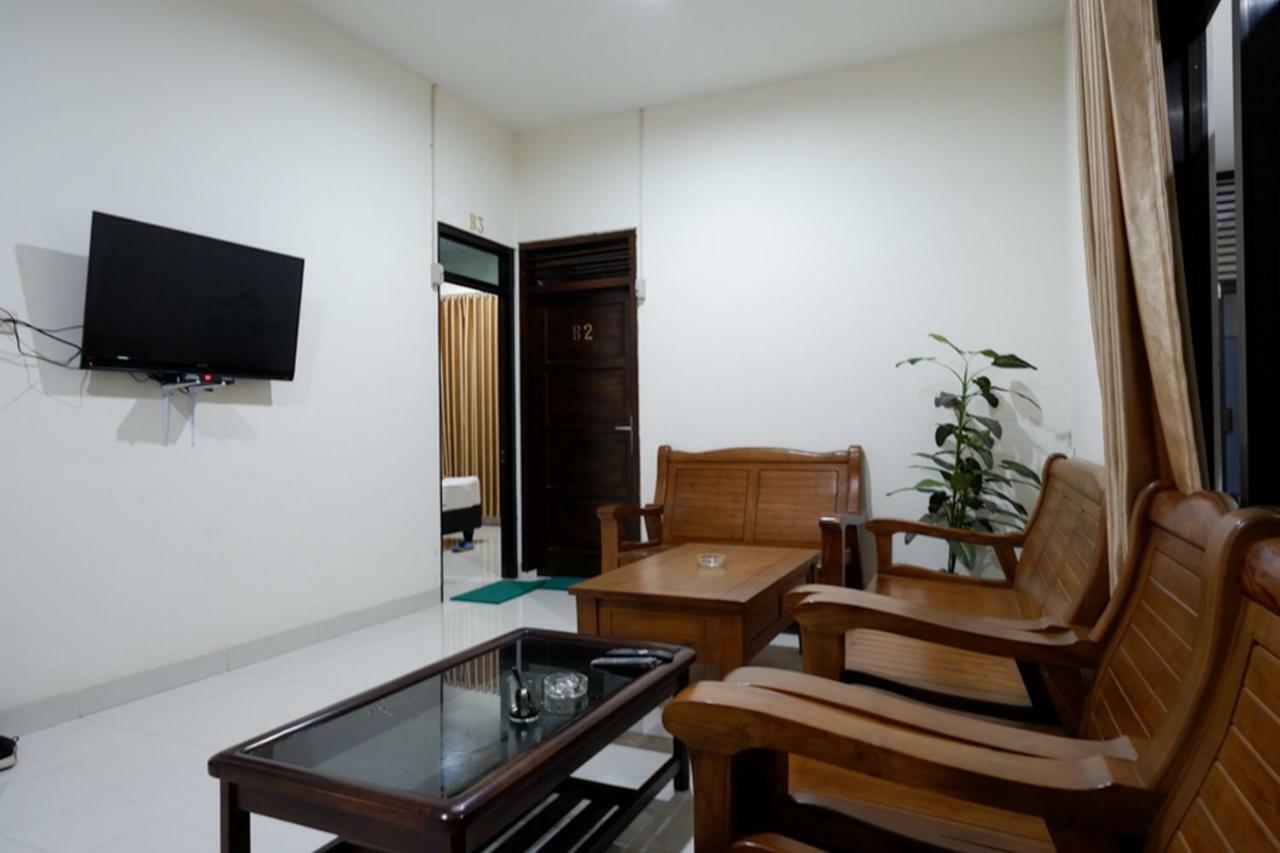 Hotel Reddoorz Near Living Plaza Purwokerto Esterno foto