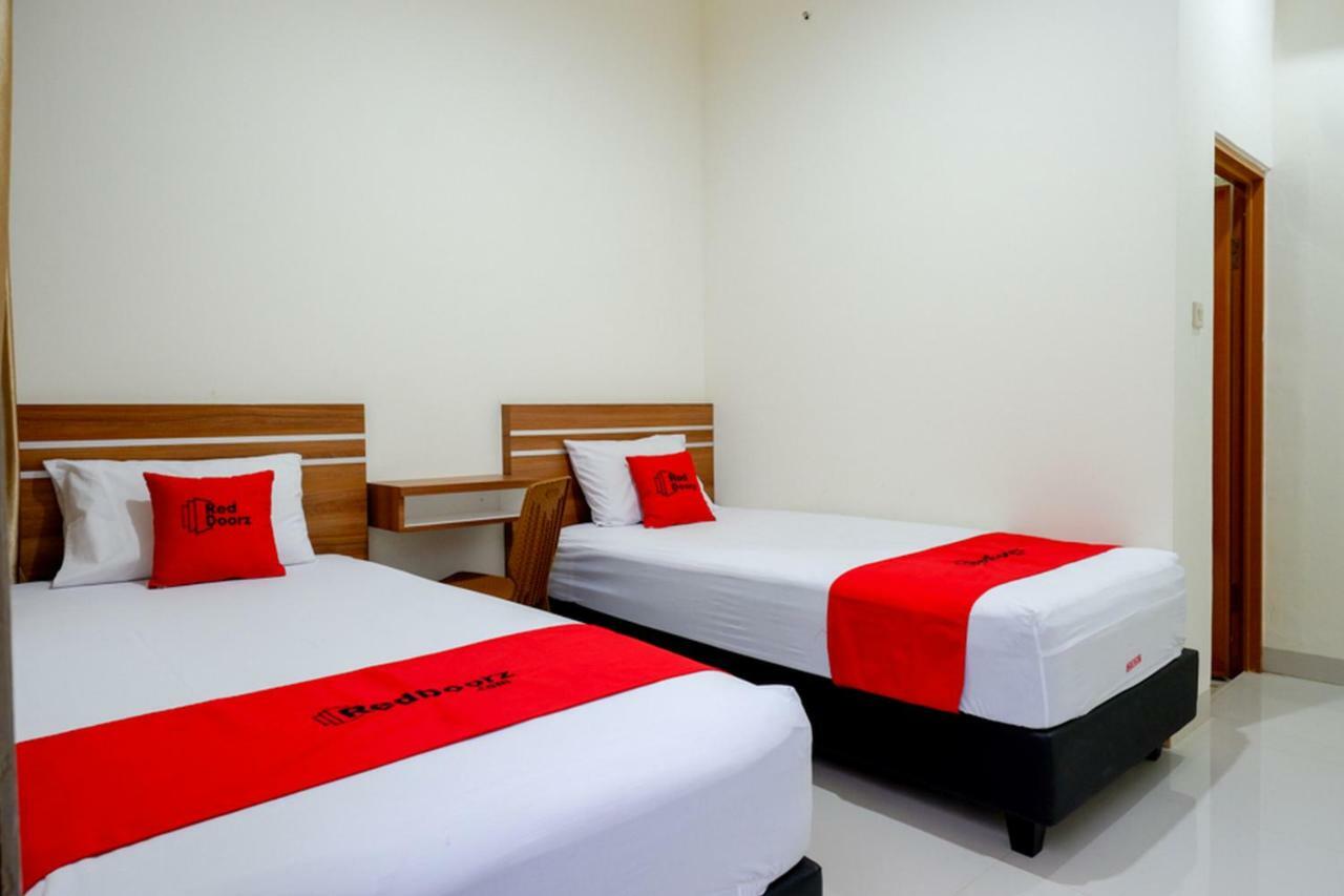 Hotel Reddoorz Near Living Plaza Purwokerto Esterno foto