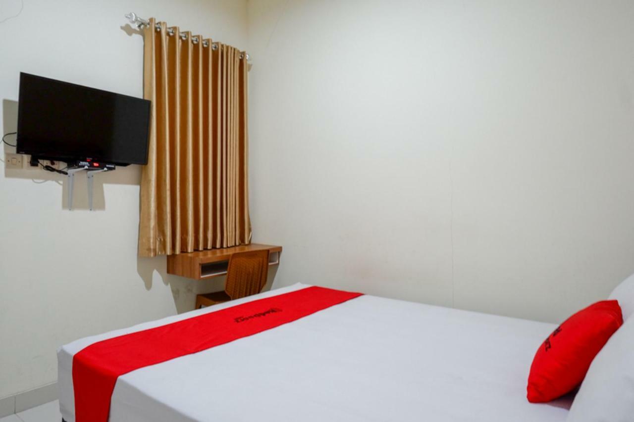 Hotel Reddoorz Near Living Plaza Purwokerto Esterno foto