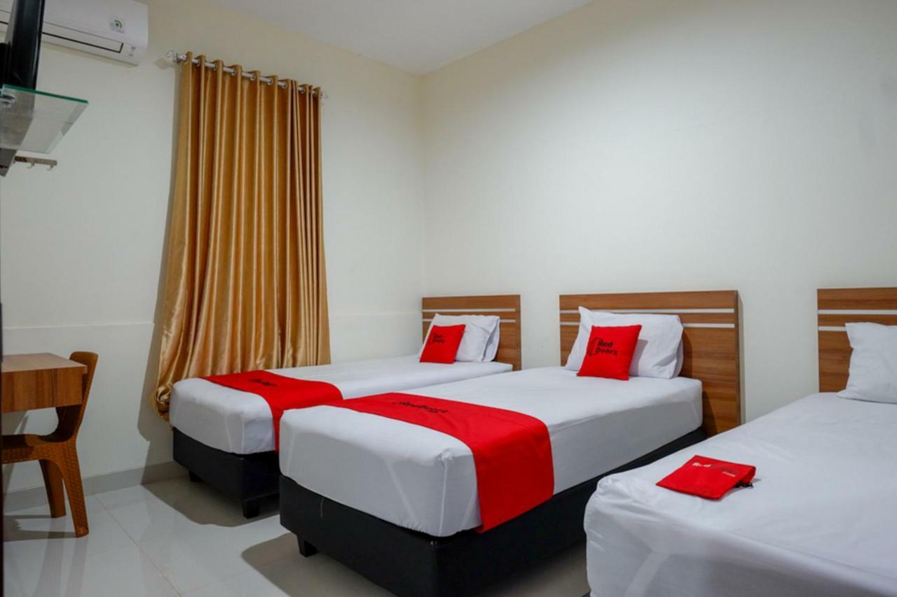 Hotel Reddoorz Near Living Plaza Purwokerto Esterno foto